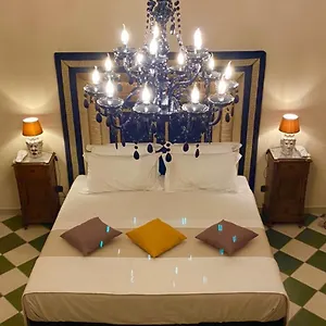 Neaiton , Noto Italia